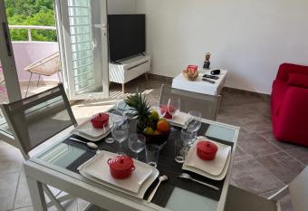 Appartement calme vue mer, proche de la plage has Balcony rooms