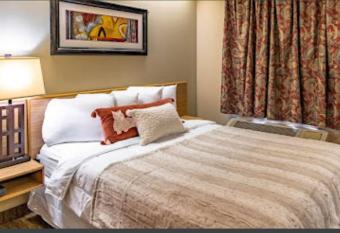 5 Starz Hotel allows 18 year olds to book a room