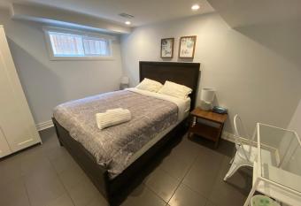 Yonge and Finch Subway !S Spacious and Modern Private Bd with Shared Bathroom allows 18 year olds to book a room