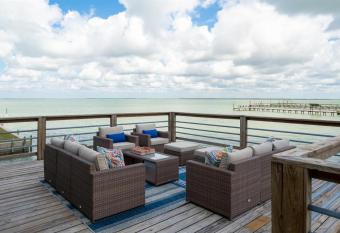 Bay Bliss has Balcony rooms