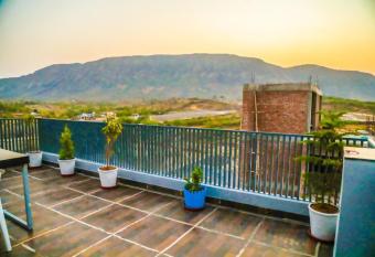 Udaipur Hill View Villa has Balcony rooms
