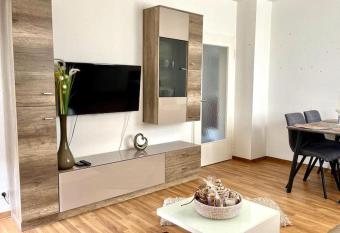 Geschmackvolle und gem  tliche Wohnung has Balcony rooms