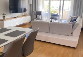 Zwischen See & Zentrum / Messe. Arbeitsplatz, TG has Balcony rooms