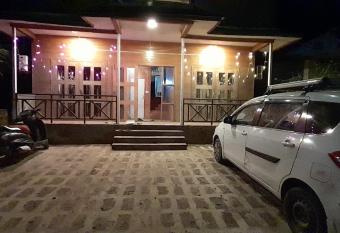 The Woods Beach House has Balcony rooms