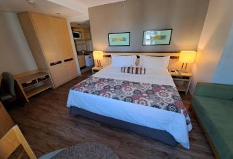 Flat particular no Lets Idea Bras  lia hotel allows 18 year olds to book a room