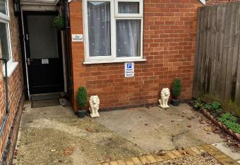 ANNEXE ROOM WITH EN SUITE SHOWER & FREE PARKING allows 18 year olds to book a room