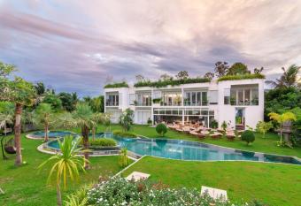 Enjoy boutique has Balcony rooms