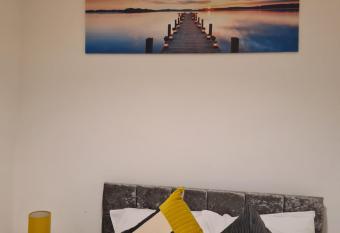 Property Malak Homz - Norton Road 1 Bed Apartment allows 18 year olds to book a room