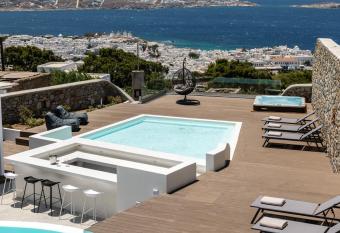 Villa in Mykonos - 6 bedroom - 1km from Mykonos Town - Infinity pool - Sunset view has rooms with a private hot tub