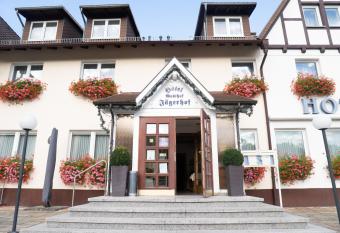 Hotel J  gerhof allows 18 year olds to book a room