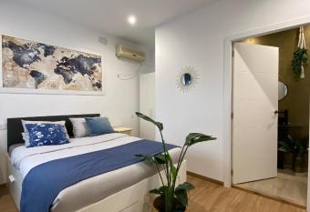 Hostal Orange Vibes Inn allows 18 year olds to book a room