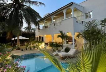 Villa Ngor   Saly has Balcony rooms