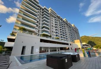 Apartamento Samaria Club De Playa has rooms with a private hot tub