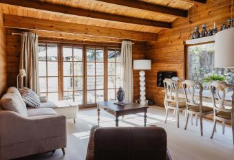 HOLLAND Holiday Home has Balcony rooms