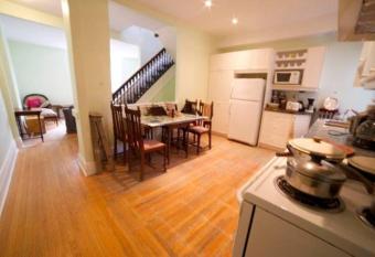 Spacious 2 bedroom Duplex in Little Italy has Balcony rooms