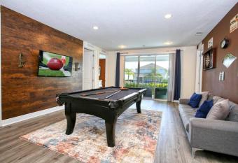 Elite 11 BR Private Pool, Waterpark game room, pool table, and professional home Theater has Balcony rooms