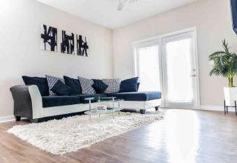 Luxury Modern Royal Oasis has Balcony rooms