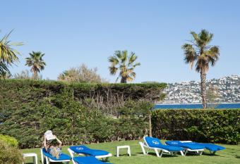 Prestige Victoria has Smoking/Balcony rooms