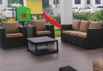 Residencial zahara allows 18 year olds to book a room