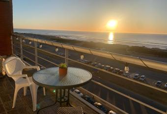 Casa Nostrum Priceless View Central Location 3BR 3BA has Smoking/Balcony rooms