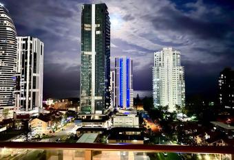 Avani-Amazing Ocean View Condo Apartment in Broadbeach has Balcony rooms
