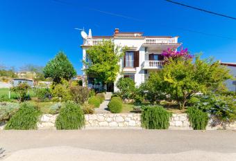 Apartments Ljubica J has Balcony rooms