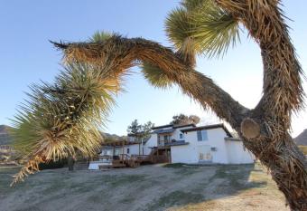 Joshua Tree   s Highland Hideaway Compound allows 18 year olds to book a room