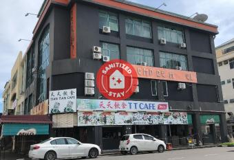 OYO 90668 Joy Inn allows 18 year olds to book a room