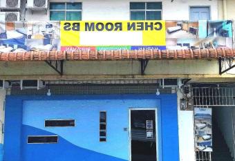 OYO HOME 90667 Chen Room Bs allows 18 year olds to book a room