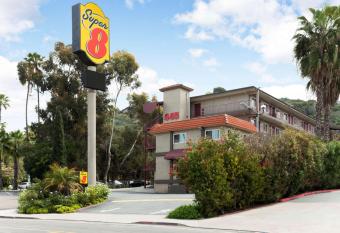 The Cat Condo - By V A N I T Y allows 18 year olds to book a room