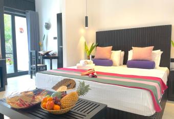 D  Art VILLA RETREAT AND SPA allows 18 year olds to book a room