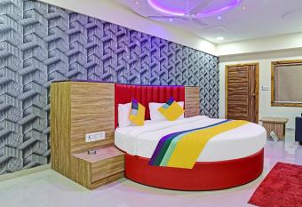 Itsy By Treebo - Rk Palace allows 18 year olds to book a room