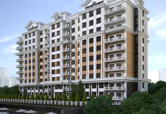 Luxury apartment in the superb location allows 18 year olds to book a room