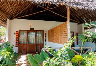 Hapa Hapa Bungalows has Balcony rooms