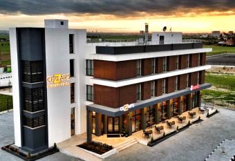 Cezar s Airport Hotel has Balcony rooms