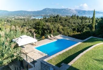 Villa Kira has Balcony rooms