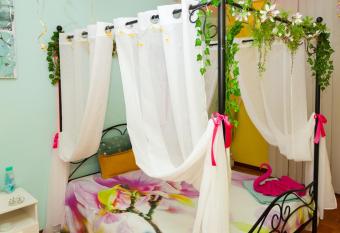 Algo Especial allows 18 year olds to book a room