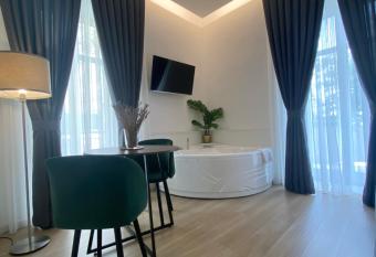 GUALTIERI B&b - LUXURY ROOMS has Balcony rooms