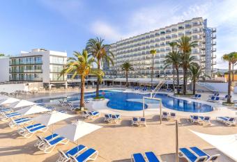 Hotel Samos allows 18 year olds to book a room