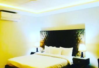 Amyl s Garden has Balcony rooms