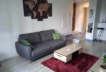 Escale    Brest m  me. allows 18 year olds to book a room