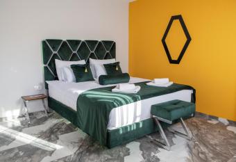 Citrin Apartmani has rooms with a private hot tub