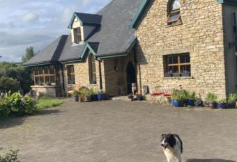 Bedroom with Private Bathroom in Beautiful Home allows 18 year olds to book a room