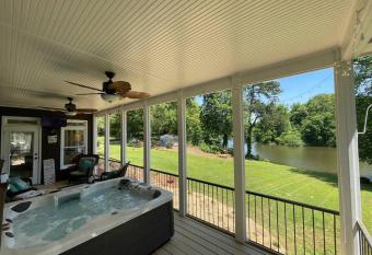 The Retreat at Twin Lakes has Balcony rooms