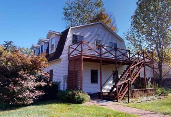The Twins Guesthouse has Balcony rooms