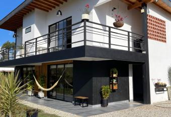 Espectacular Casa de Campo en Rionegro has Balcony rooms