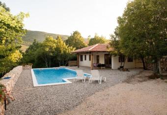 Villa Stanko Me  ugorje has Balcony rooms