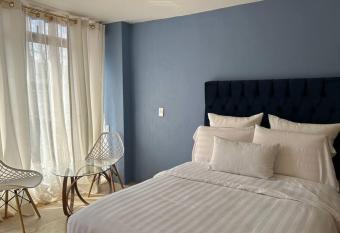 Habitaci  n Japandi con ba  o privado allows 18 year olds to book a room