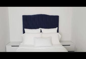 Departamento contempor  neo allows 18 year olds to book a room