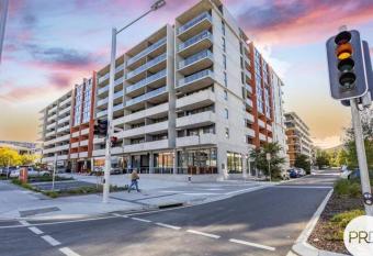 Cozy 1BR Apartment in the heart of Canberra has Balcony rooms